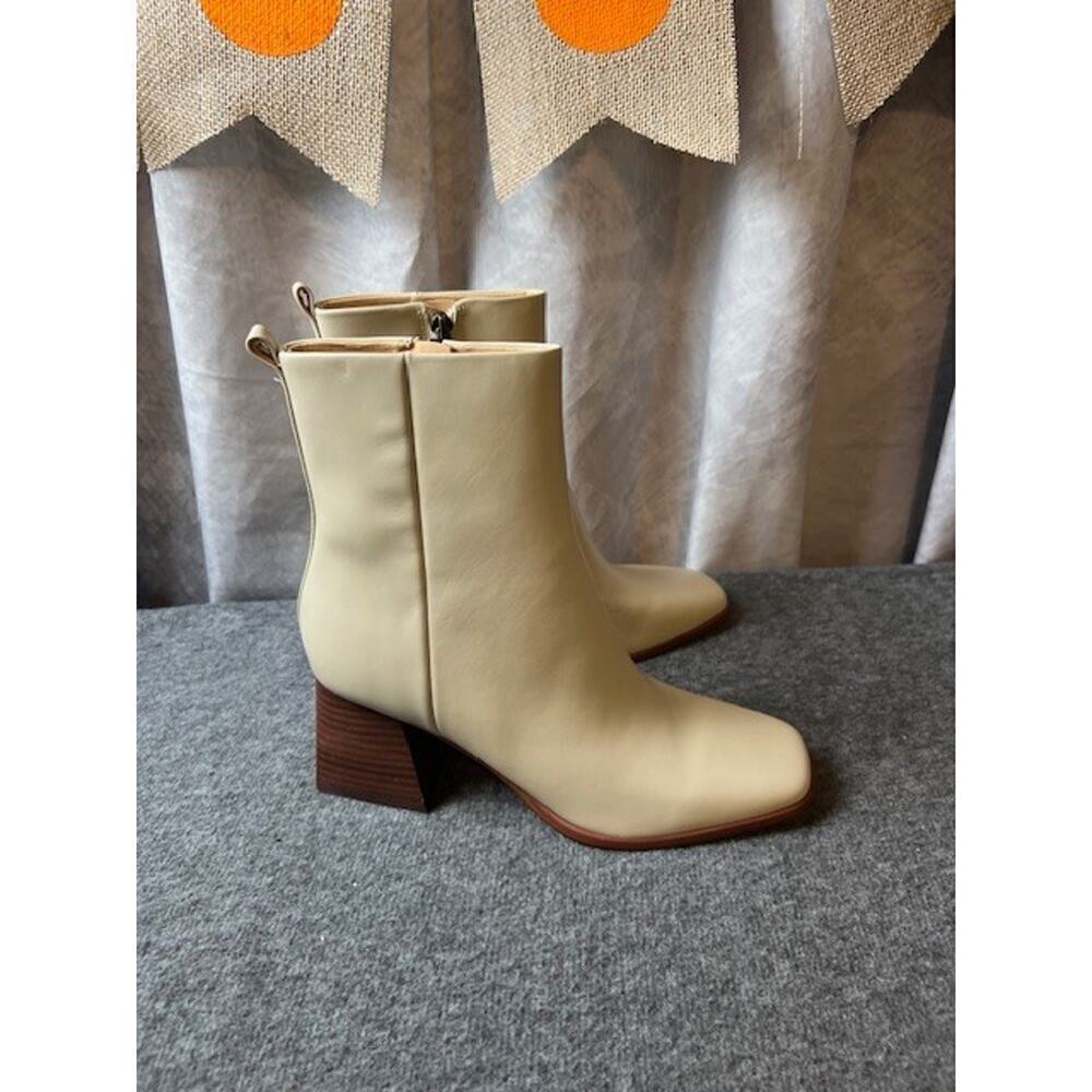 Marc Fisher Floria Ivory Leather Booties with Side Zip Square Toe Size 7.5 - Picture 3 of 9
